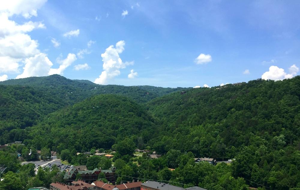 Econo Lodge Inn & Suites Gatlinburg At The Convention Center Exterior foto
