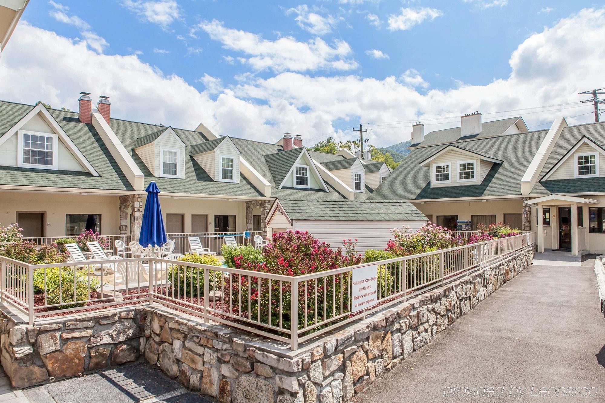 Econo Lodge Inn & Suites Gatlinburg At The Convention Center Exterior foto