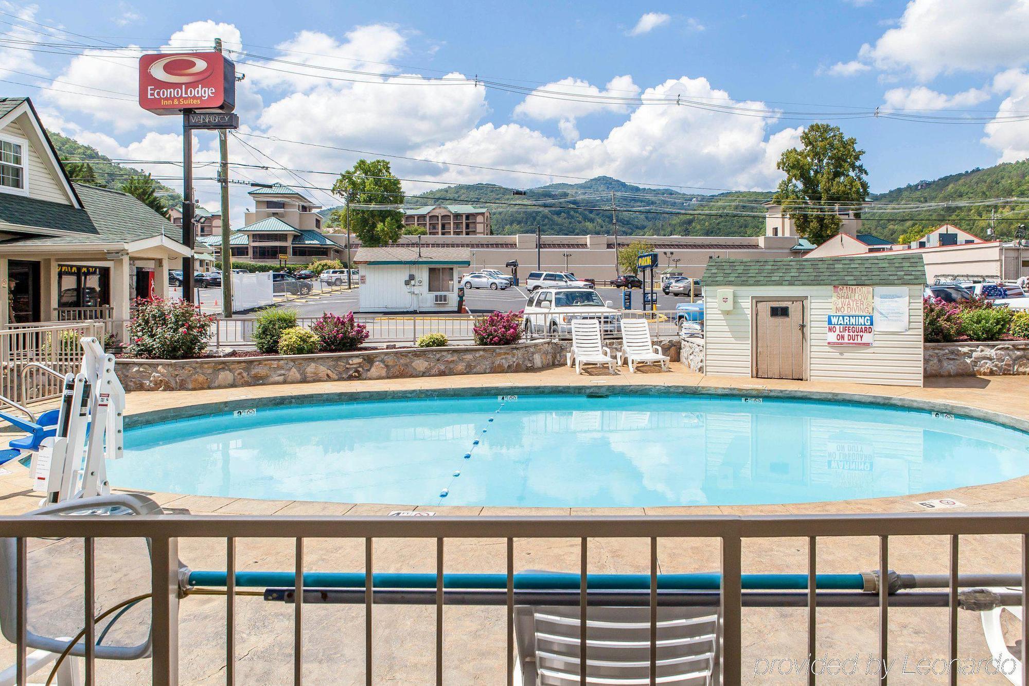 Econo Lodge Inn & Suites Gatlinburg At The Convention Center Exterior foto