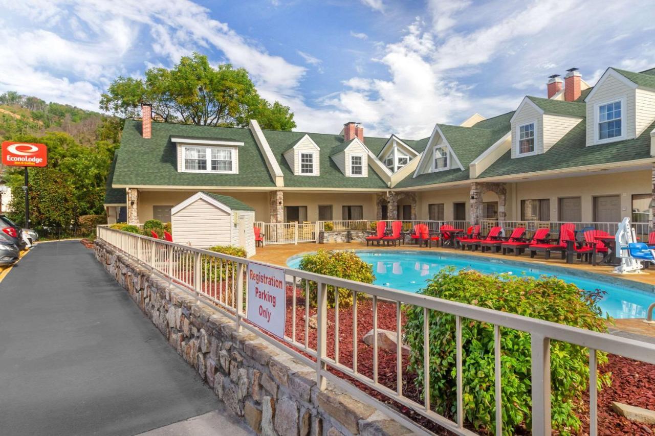 Econo Lodge Inn & Suites Gatlinburg At The Convention Center Exterior foto